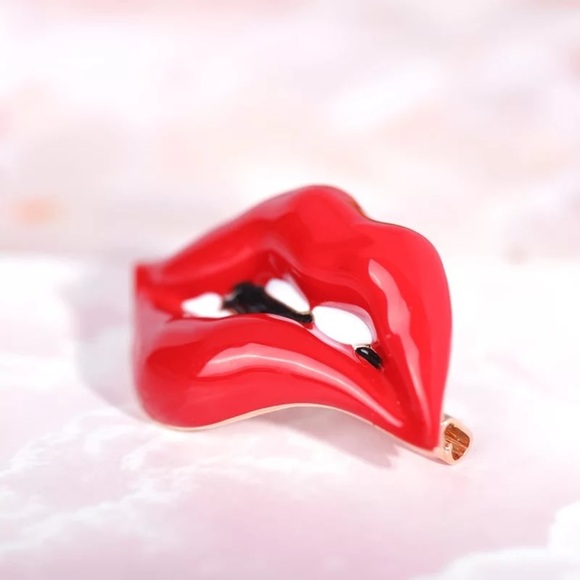 VQ Red Lips Brooch - Picture 4 of 6